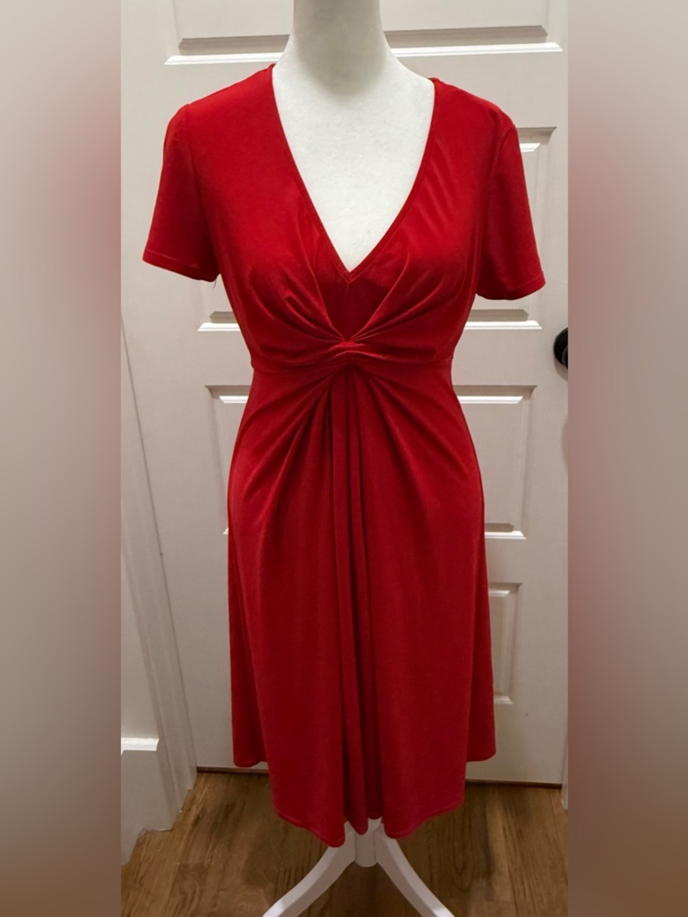 Joseph Ribkoff. Jersey short sleeve Cinch Front Dress. Size 8. Red.